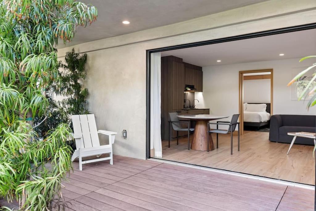 Malibu Sand Carbon Beach Suites Екстер'єр фото