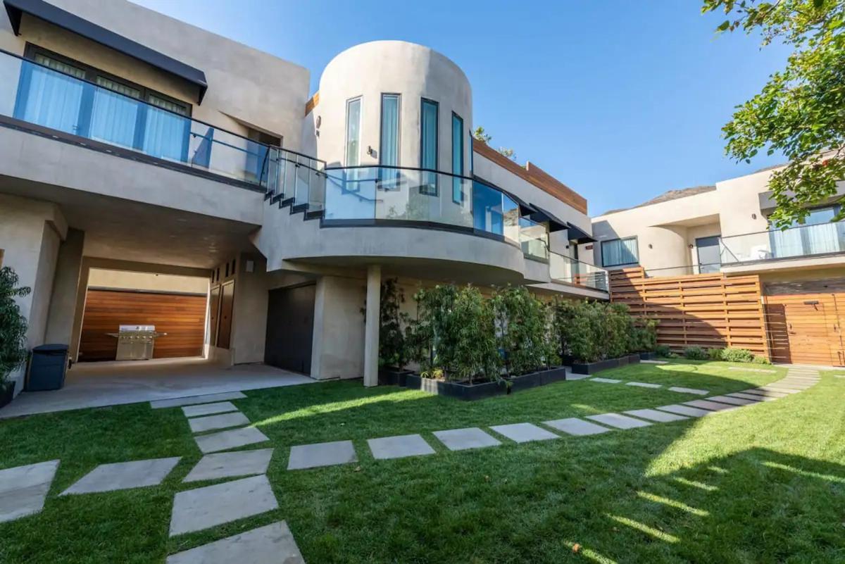 Malibu Sand Carbon Beach Suites Екстер'єр фото