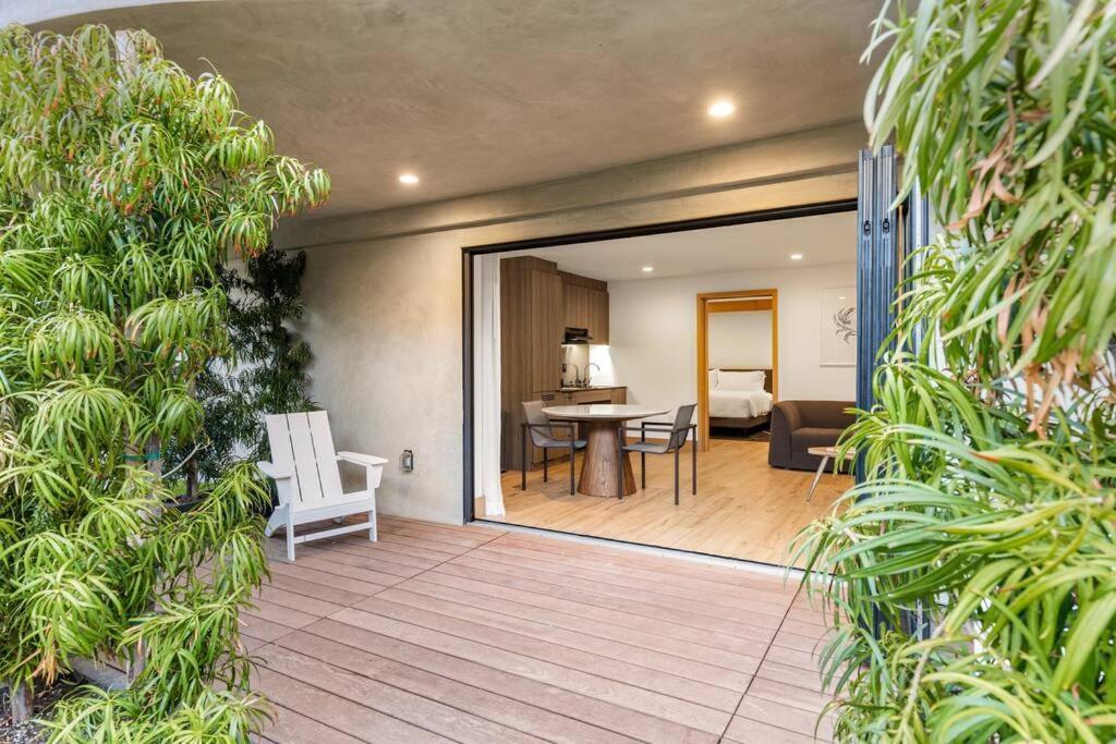 Malibu Sand Carbon Beach Suites Екстер'єр фото