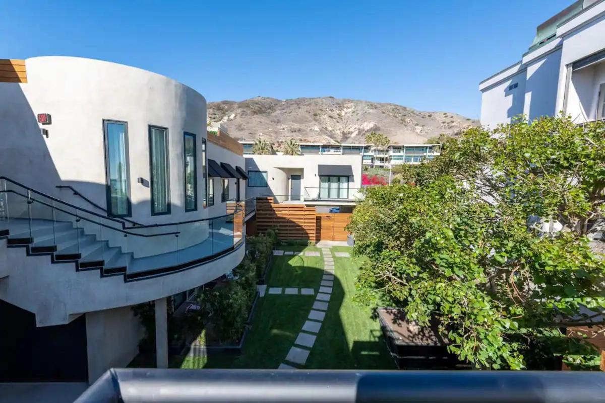 Malibu Sand Carbon Beach Suites Екстер'єр фото