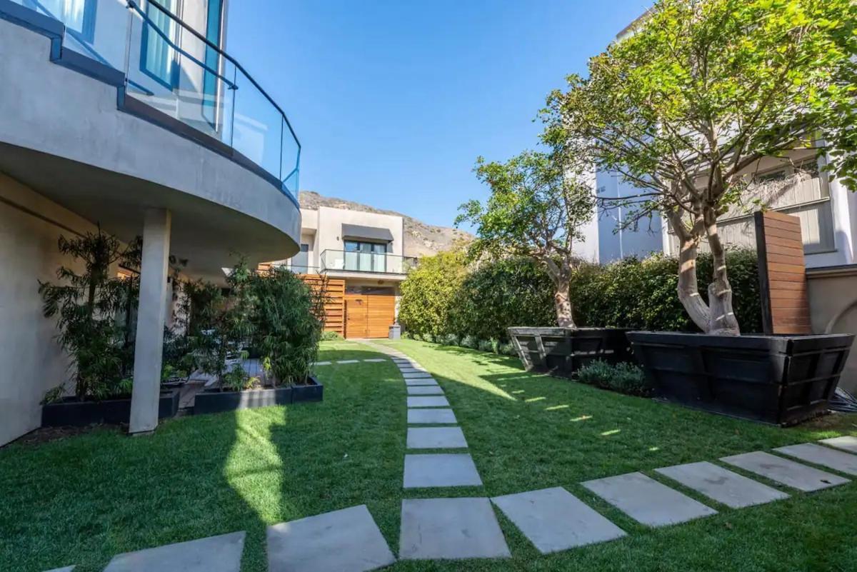 Malibu Sand Carbon Beach Suites Екстер'єр фото