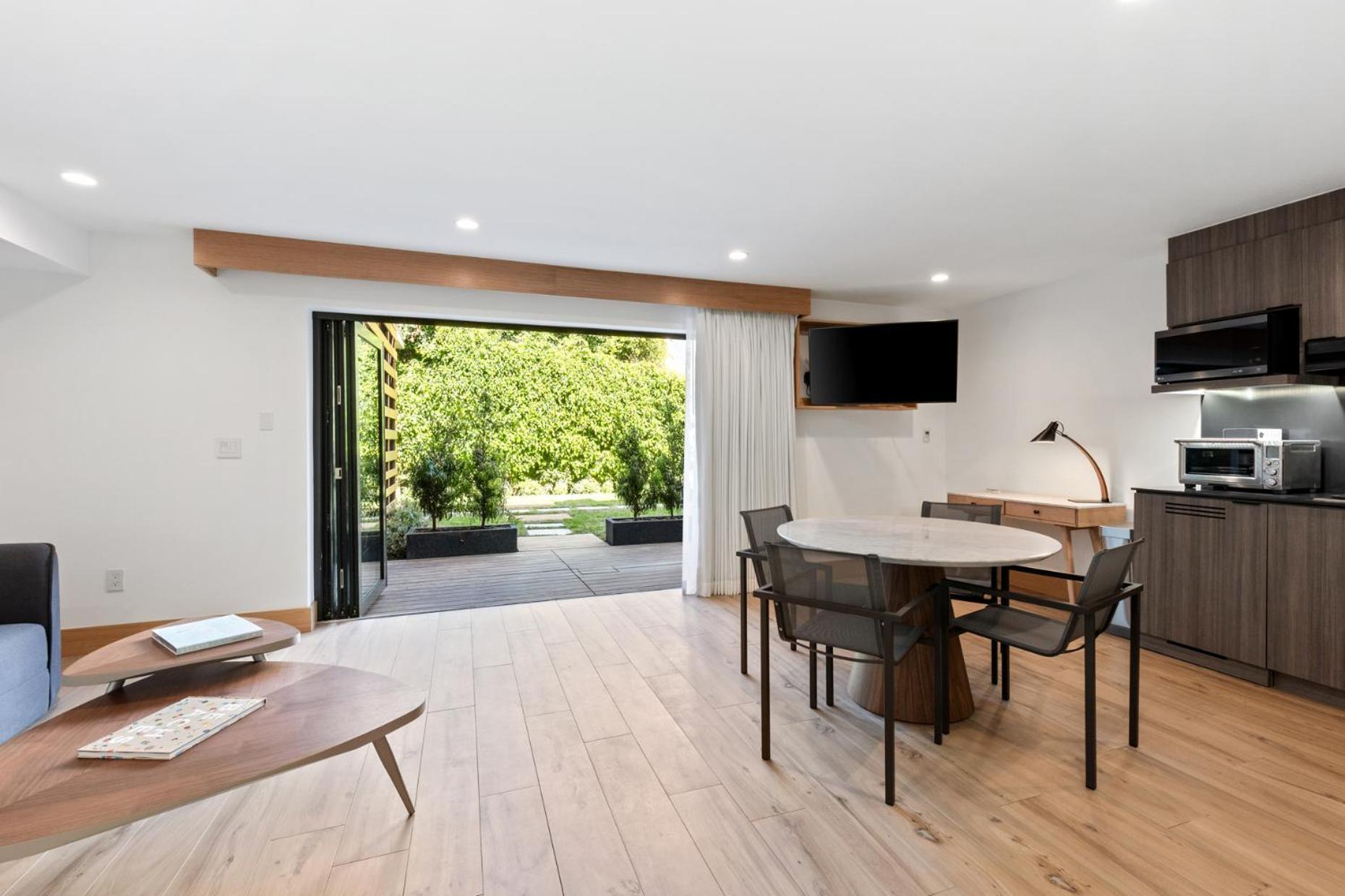 Malibu Sand Carbon Beach Suites Екстер'єр фото