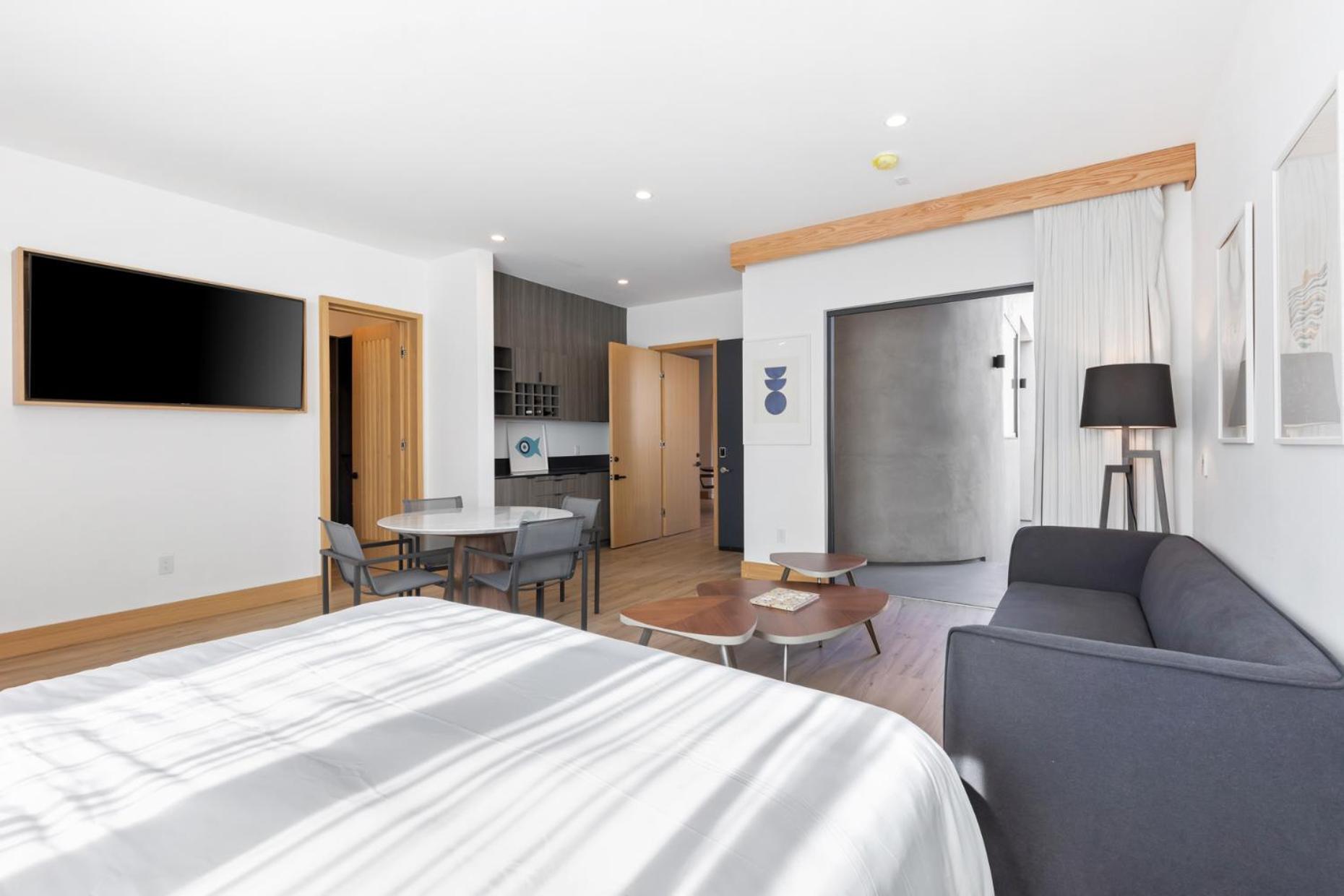 Malibu Sand Carbon Beach Suites Екстер'єр фото