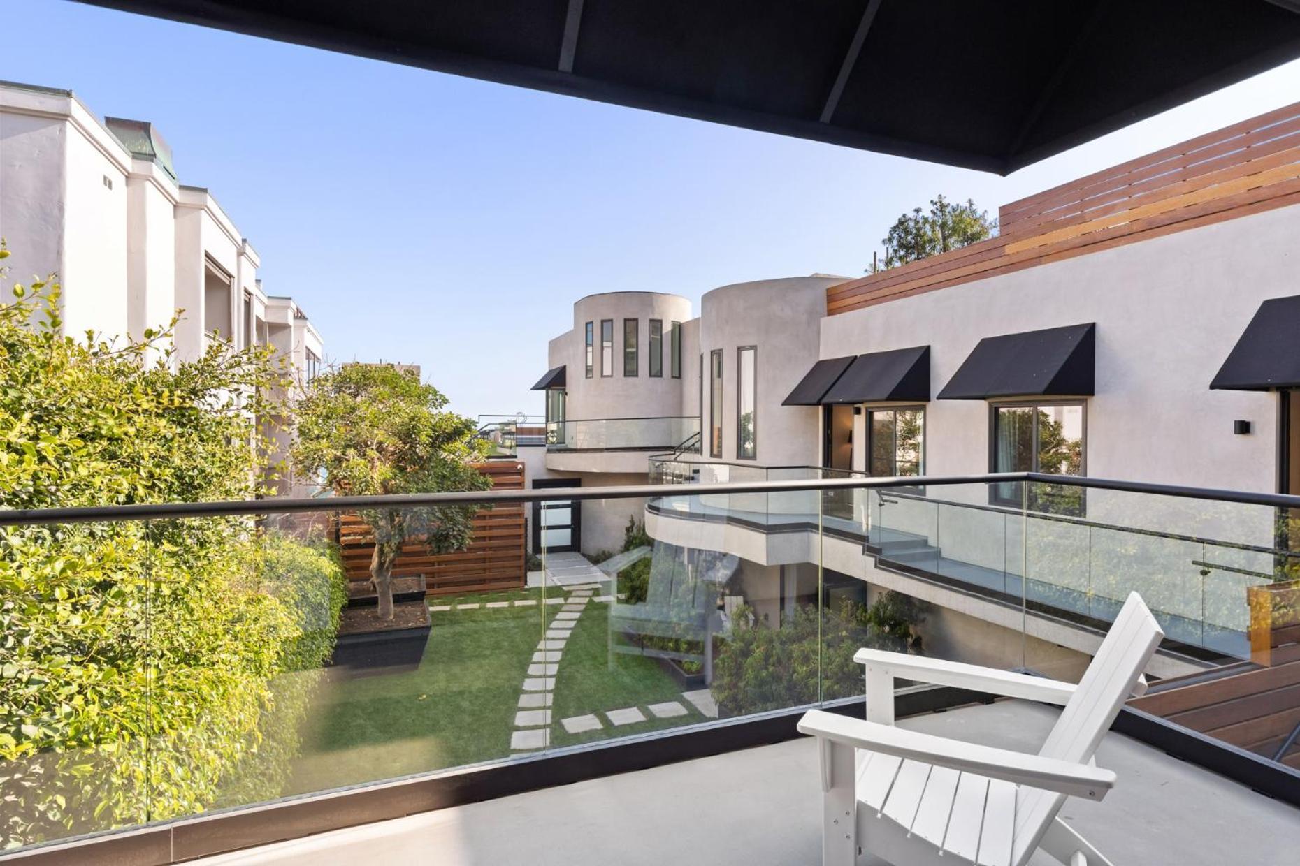 Malibu Sand Carbon Beach Suites Екстер'єр фото