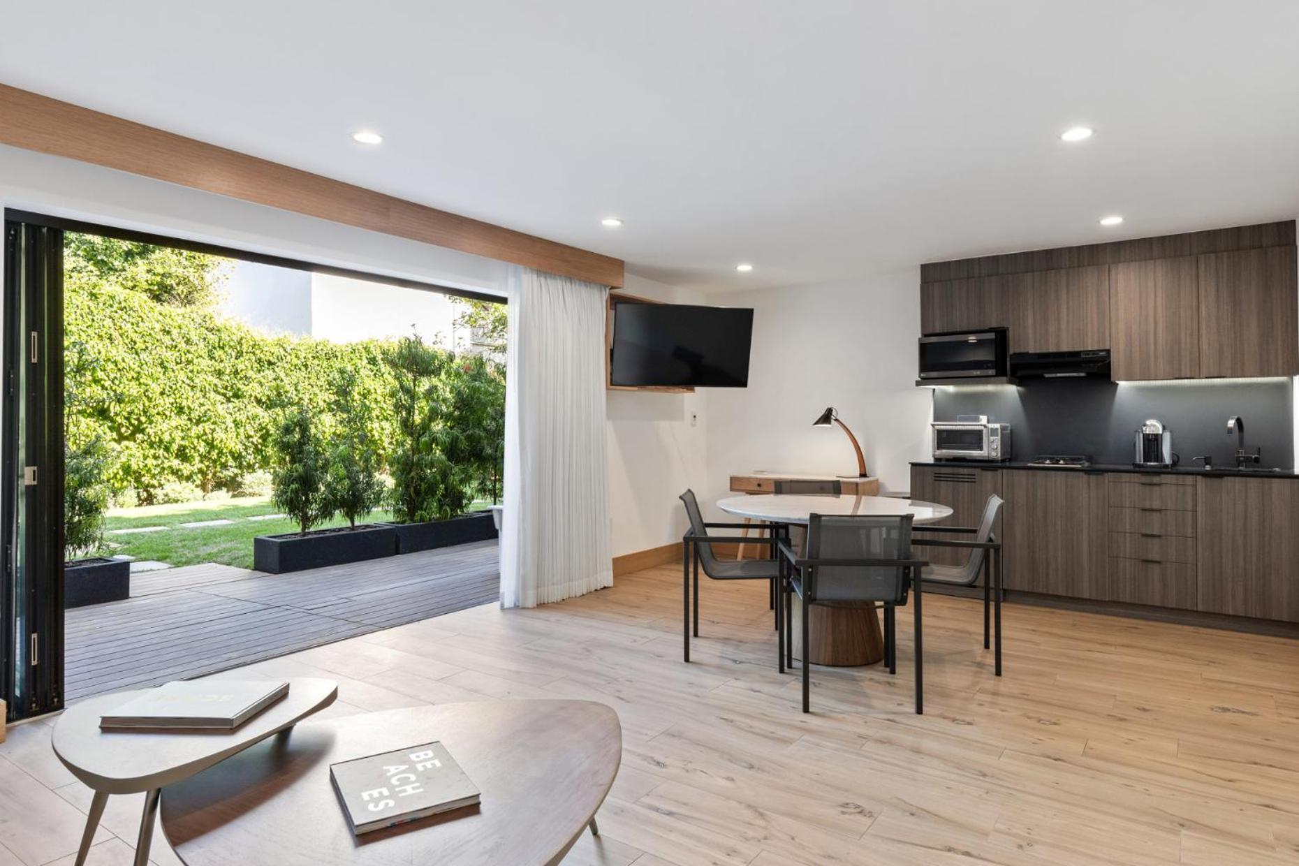 Malibu Sand Carbon Beach Suites Екстер'єр фото