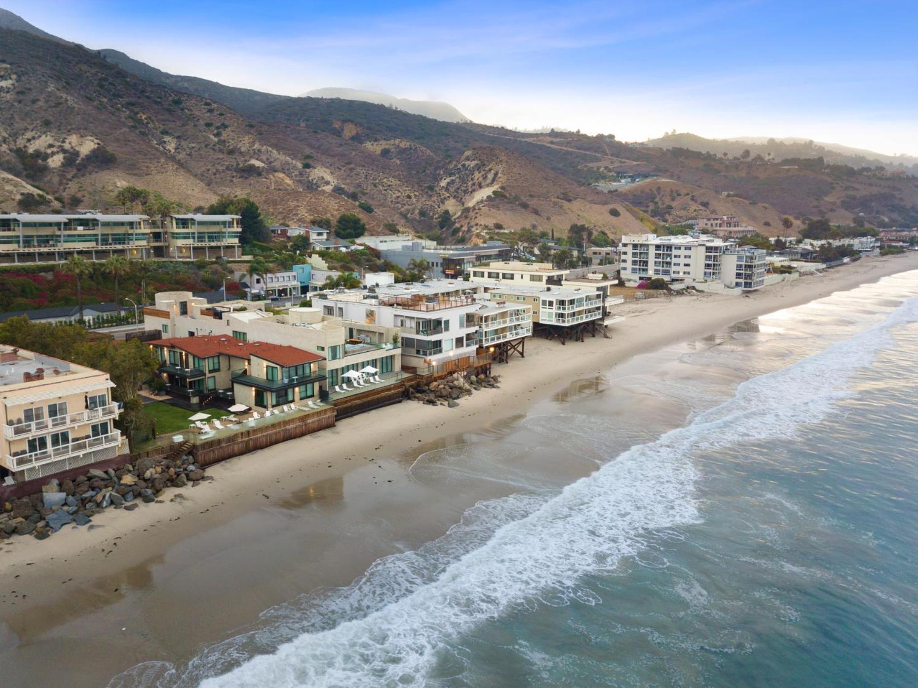 Malibu Sand Carbon Beach Suites Екстер'єр фото