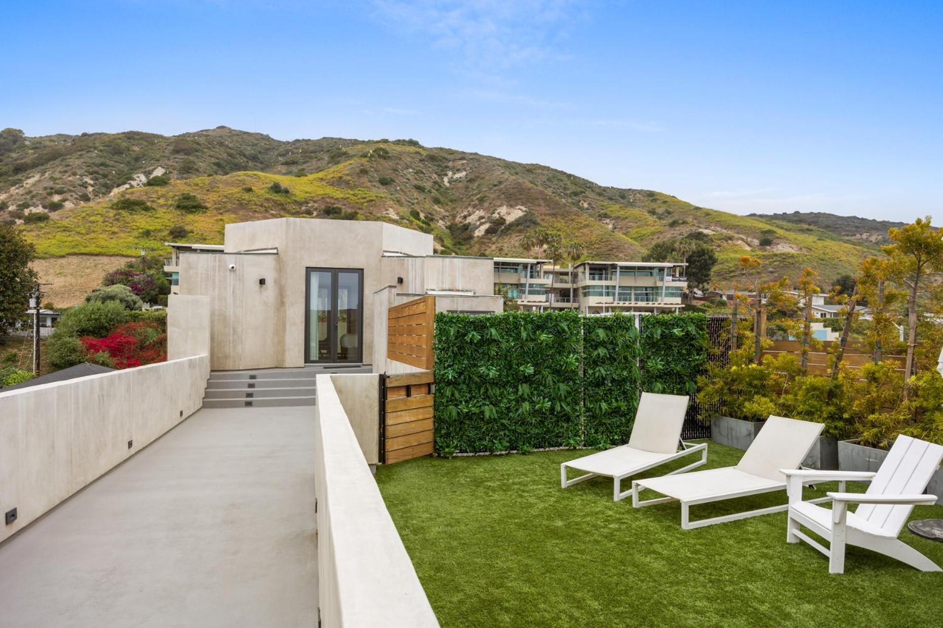 Malibu Sand Carbon Beach Suites Екстер'єр фото