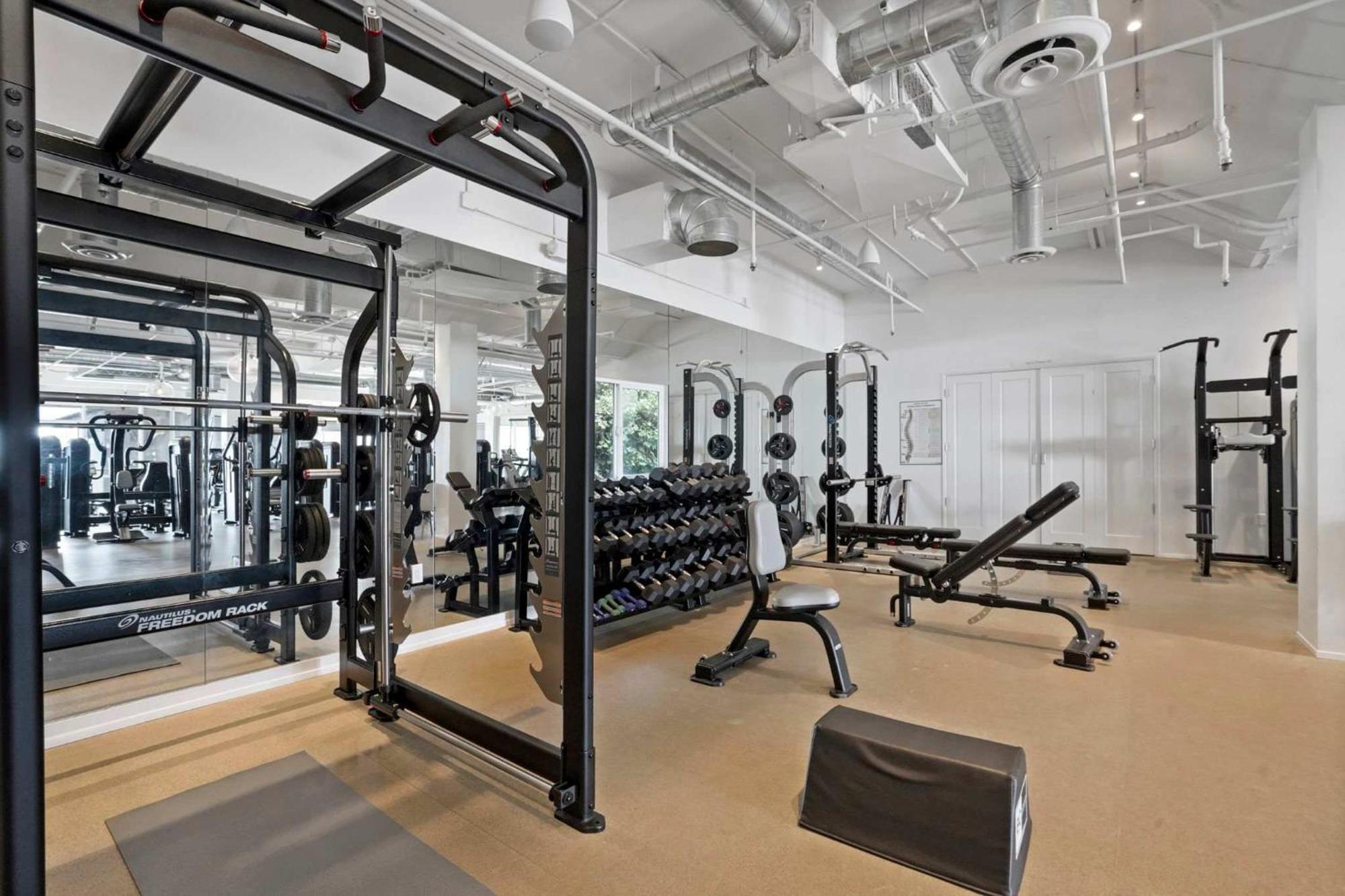 Malibu Sand Carbon Beach Suites Екстер'єр фото